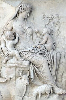 Dea, che tiene in grembo due gemelli, Ara Pacis, Roma, particolare