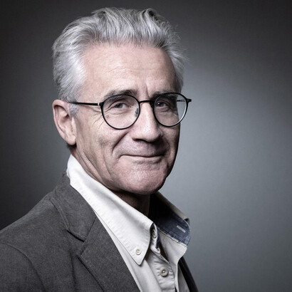 André Comte-Sponville, fue durante mucho tiempo conferenciante de la Universidad de la Sorbona, de la cual dimitió en 1998 para dedicarse exclusivamente a la escritura y a otras conferencias ajenas a la universidad