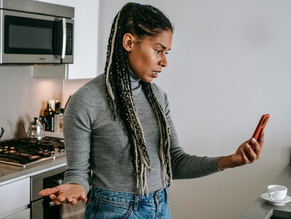 Formas antigas de castigo: apedrejamento, guilhotina, linchamento - métodos históricos de coerção social, visando manter a ordem e coesão na sociedade