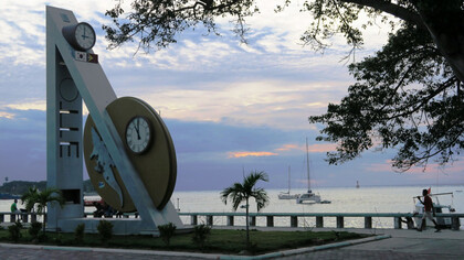 Timor-Leste. Lungomare della Avenue Marginal