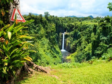 Il punto da cui si può ammirare da lontano la bella cascata di Papapapaitai, Western Samoa