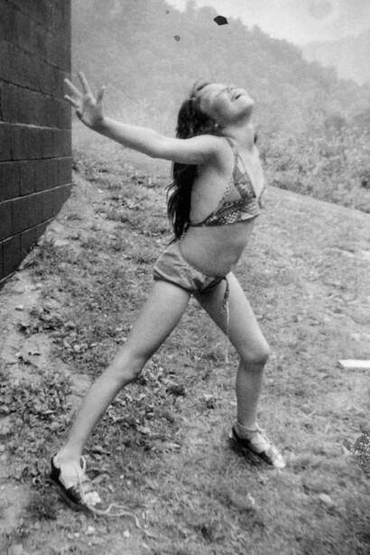 Wendy Ewald, Self-portrait reaching for the Red Star sky –Denise Dixon, 1975-1982. Courtesy of MoCP								