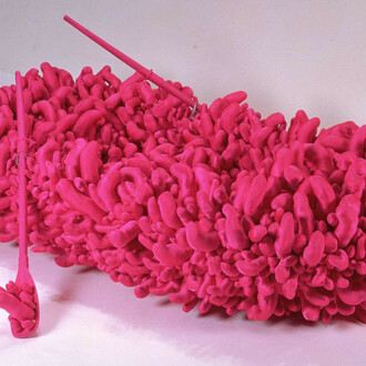 Yayoi Kusama
Pink Boat
1992
Stuffed sewn fabric, boat, pair-oar
90 x 350 x 180 cm
Collection: Nagoya City Art Museum