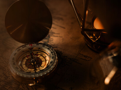 Este manejo nos permite diferenciar una tasa de cambio que varía libremente