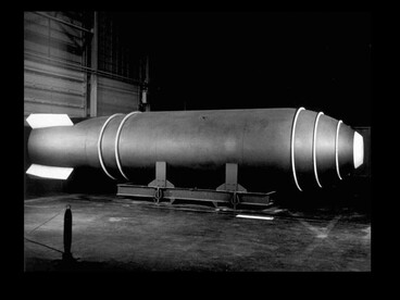 La bomba termonucleare Mark 17 (MK 17) e la bomba termonucleare Mark 24 (MK 24) sono due tipologie di bombe all'idrogeno aeronautiche fra le prime a essere realmente operative, costruite con metodi di produzione di massa, dispiegate dall'aviazione degli Stati Uniti. I due tipi di ordigno differivano soltanto nei loro stadi "primari". Le bombe MK 17/24 erano lunghe 7,52 metri, con un diametro di 156 centimetri. Pesavano 21 tonnellate. La Mark 17 aveva una potenza da 10 a 15 megaton di TNT-equivalente. Sono state costruite circa duecento bombe Mk-17, e circa 105 Mk 24, tutte tra l'ottobre del 1954 e il novembre del 1955