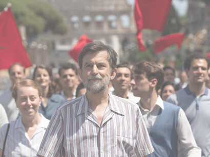 "Il sol dell’avvenire", di Nanni Moretti, (2023). Un racconto sull’invecchiamento, sul nostro tempo, sulla difficoltà ad adattarsi al mondo che cambia troppo in fretta con uno sguardo toccante e tenero sui giovani di oggi
