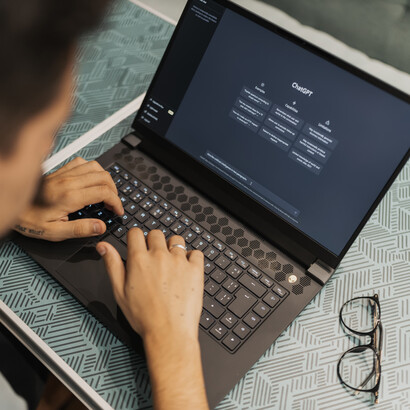 Usuário da internet utiliza o ChatGPT para fazer trabalhos escolares