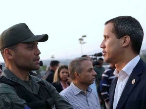 Tras liberar a Leopoldo López gracias a un puñado de militares de bajo rango, Guaidó llamó a un alzamiento contra el régimen