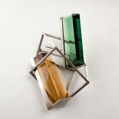 Alberto Zorzi, spilla, oro bianco, quarzo madera e quarzo verde