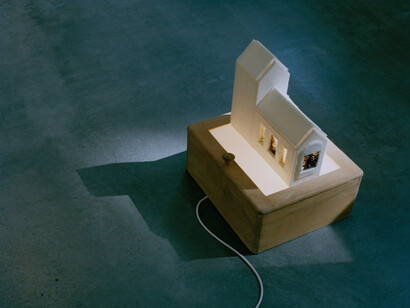 Gabriel Rossell-Santillán, "There is a crack in everything", from the series "La muerte en este jardin", 2011. Courtesy of Blau Projects