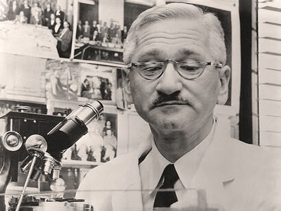 Albert Sabin en su laboratorio