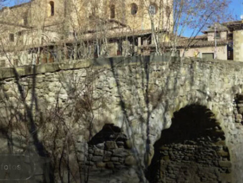 Puente de Queralt, cruzando el río Mèder en la ciudad de Vic, Barcelona, España
