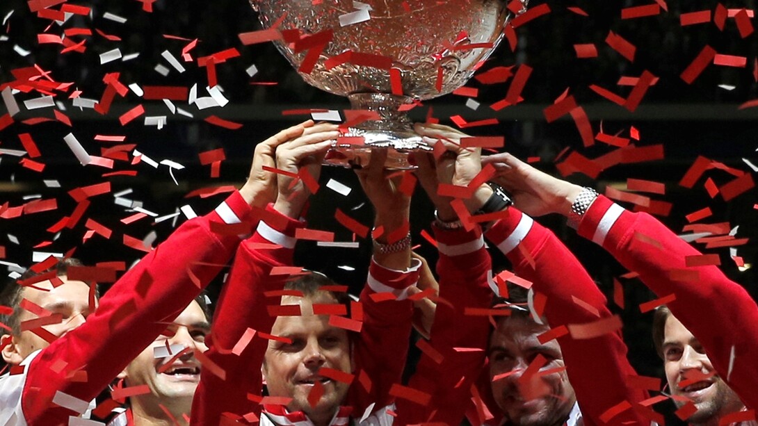 El equipo suizo levanta el trofeo de campeón de la Copa Davis en 2014