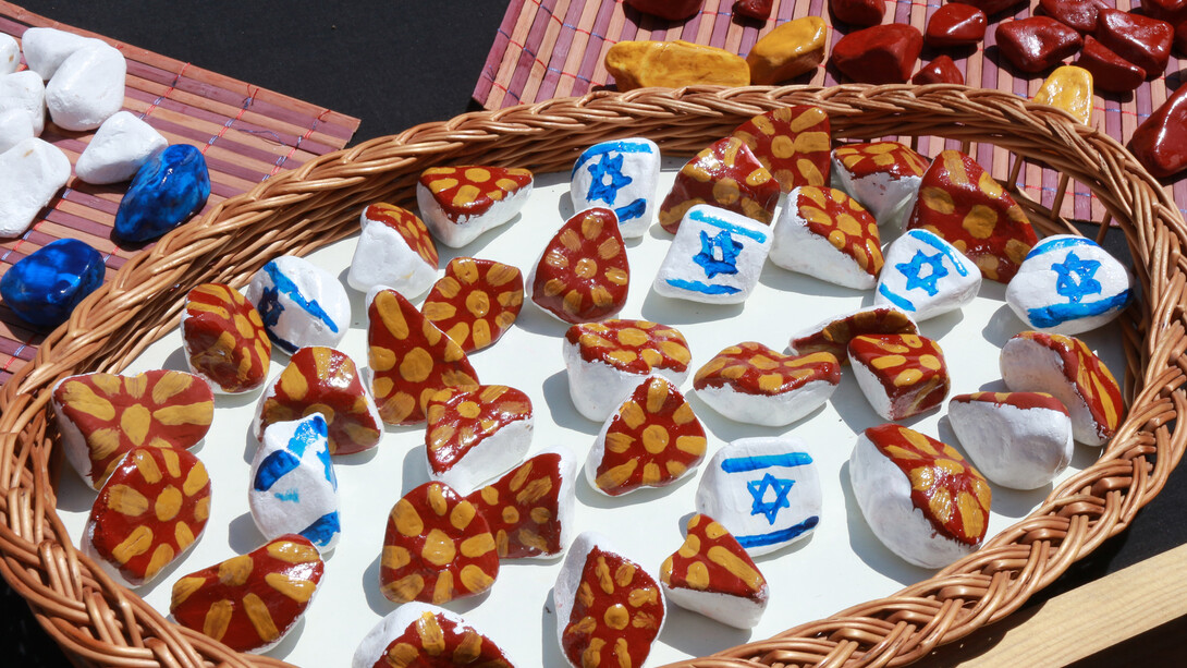 Using stones to build bridges - the Israeli and Macedonian flags, Photo: Carrie Hart