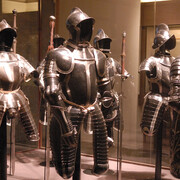 Arms and Armour Gallery. Courtesy of Royal Museum of the Armed Forces and Military History

