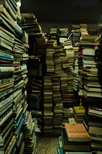 Rodríguez Fer cultiva una lírica multilingüe y transfronteriza, donde confluyen lenguas y culturas como forma de resistencia al pensamiento único