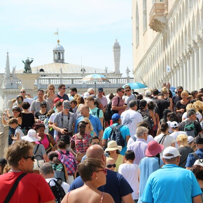 Diversamente dal silenzio, la quiete non è assenza di rumore, ma una nuova qualità dell’ascolto