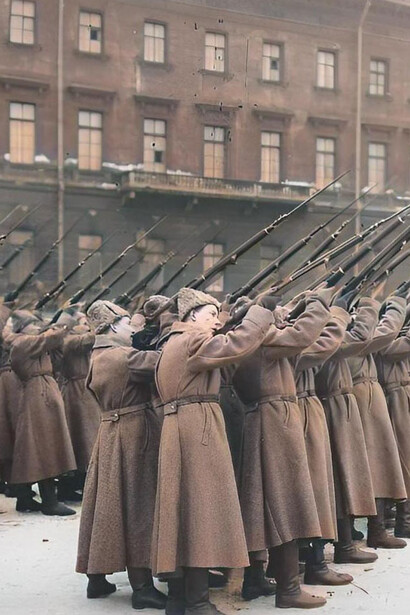 „Eid der Roten Armee“ in Petrograd (heute St. Petersburg), Aufnahme um 1919