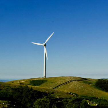 La pala eolica rappresenta una fonte di energia alternativa a quella prodotta dalla combustione dei combustibili fossili