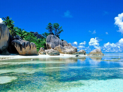 The spectacular colors of the water