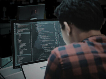 La maîtrise des technologies numériques et des systèmes d'information confère un rôle croissant aux experts techniques dans l'organisation des sociétés contemporaines