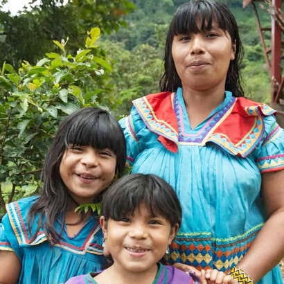 Familia del pueblo indígena Ngöbe, Panamá