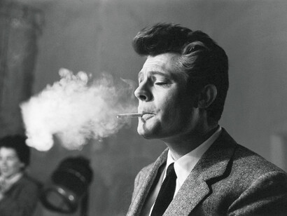 La dolce vita. Marcello Mastroianni fumando