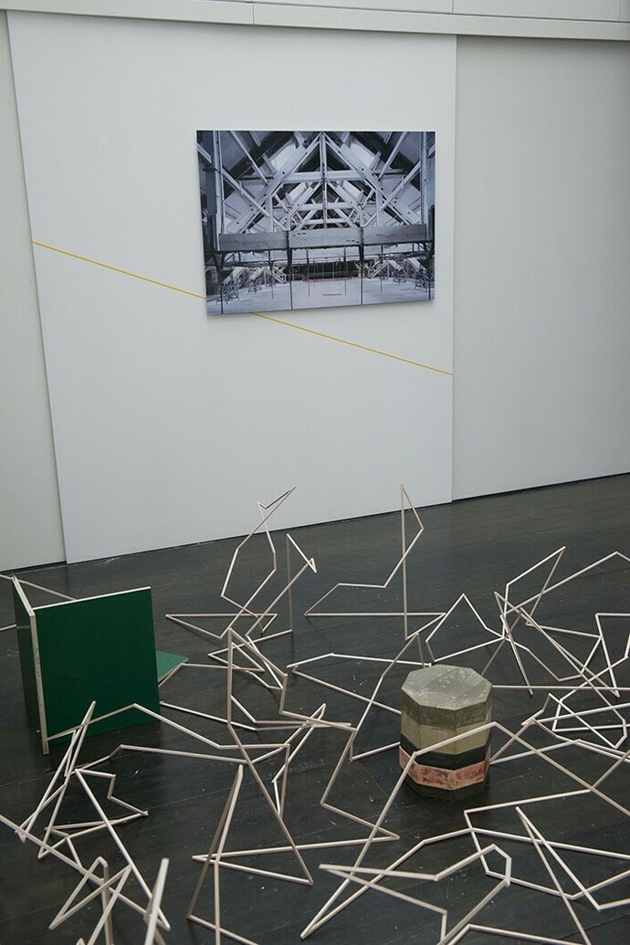 © Vue de l'exposition "Et quelquue(s) espacement(s)" avec les œuvres de Lucie Le Bouder, Quentin Lefranc, Patrick Tourneboeuf et Delphine Deguislage.