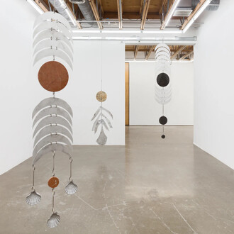 Fay Ray, Metallic sea, exhibition view. Courtesy of Ochi Projects 