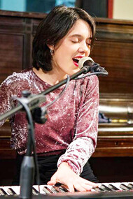 Irene Natale. Concerto in solo a La Corte dei Miracoli. Ph Sergio Bernini