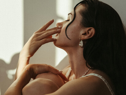 Sem olhar para dentro de si, não há como escapar dessa máquina frenética. É necessário mergulhar dentro si e se questionar sobre quem se é