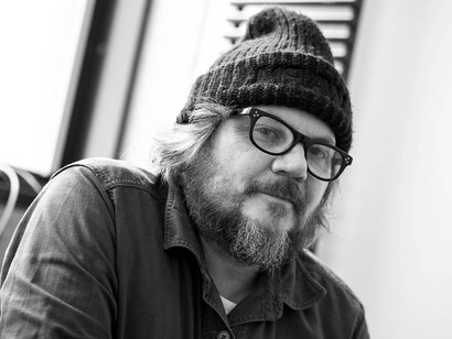 Su discografía, aclamada por crítica y público, ha influenciado discretamente a varias bandas sudamericanas, consolidando a Wilco como un referente del rock de autor contemporáneo