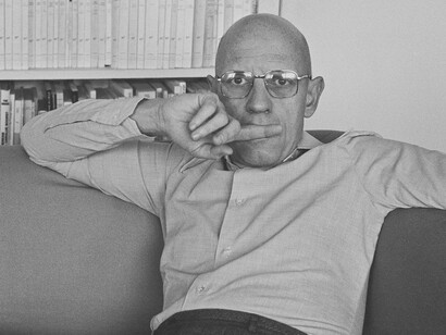 Michel Foucault, conocido principalmente por sus estudios críticos de las instituciones sociales