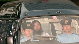 Shoko Asahara construyó una de las sectas más controvertidas de Japón, combinando espiritualidad, poder económico y una visión apocalíptica que culminó en un atentado sin precedentes