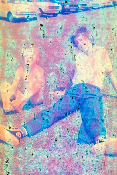 Oltre agli effetti terapeutici, molte culture indigene utilizzano le piante psichedeliche, come l'ayahuasca o il peyote, nei rituali sacri per favorire la guarigione spirituale e la connessione con il divino