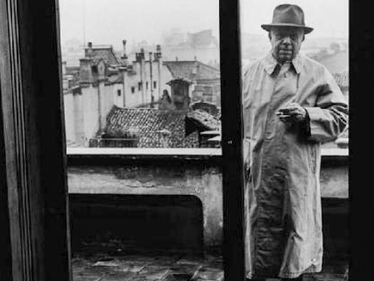 Eugenio Montale nel 1964. È stato uno dei più importanti poeti italiani del Novecento