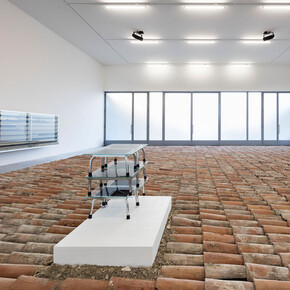 Schneller werden ohne Zeitverlust, Exhibition view. Courtesy of Galleria Lia Rumma