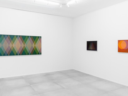 Carlos Cruz-Diez, vista da exposição. Cortesia da Galeria Simões de Assis