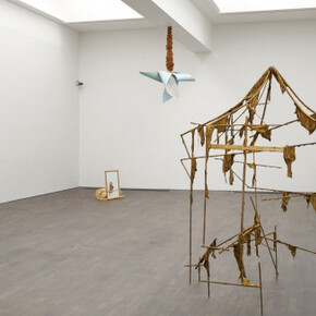 How beautiful it is and how easily it can be broken, Exhibition view. Courtesy of  S.M.A.K