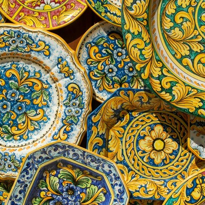 La ceramica costiera campana non è solo un prodotto artistico, ma anche un simbolo di identità culturale e legame con il territorio