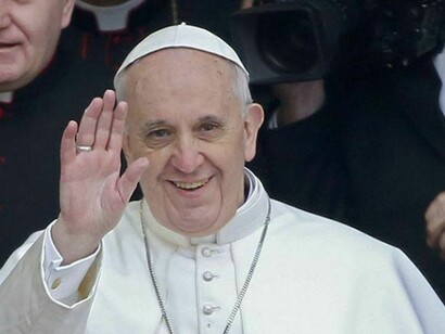 El Papa Francisco saluda a los fieles