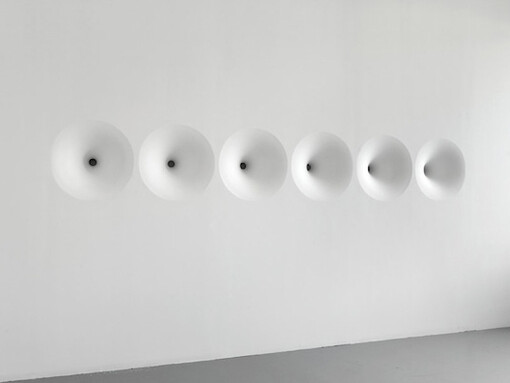 Pascal Broccolichi, Hyperprisme-3, 2012, Device sound, plasterboard construction and staff, Exhibition Hyperprisme-3, Espace de l’Art Concret - Château de Mouans-Sartoux. Photo crédit : François Fernandez
