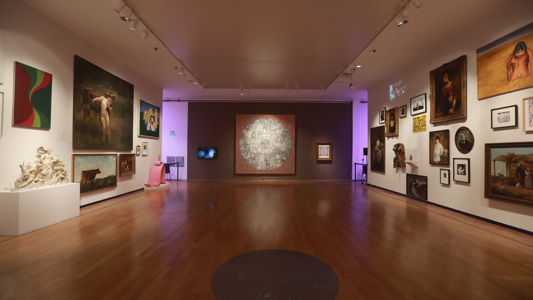 Adriana Bustos, Código natal los orígenes cósmicos del Museo, vista de exhibición. Cortesía del Museo Nacional de Bellas Artes