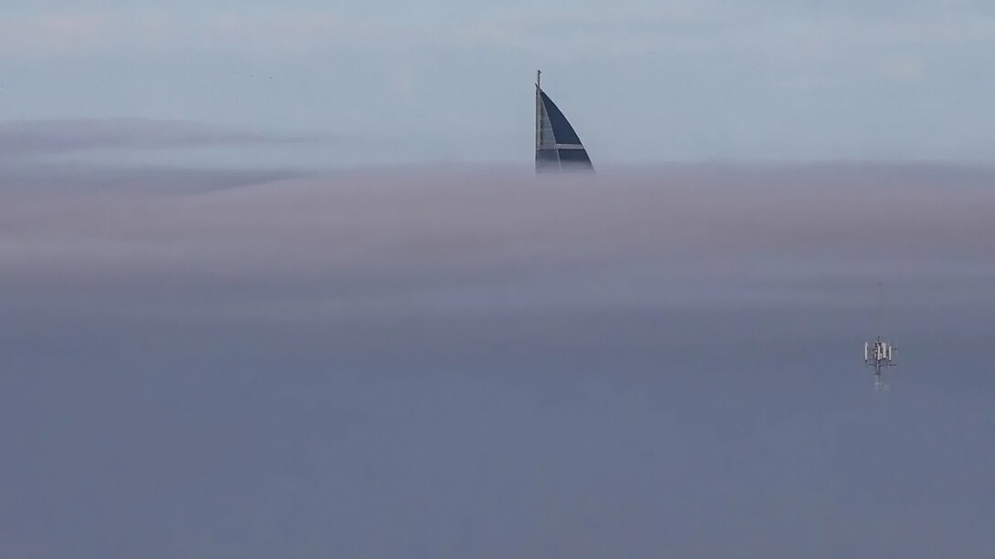 Niebla cubre el puerto de Montevideo, Uruguay