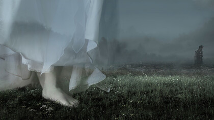 Êtres fantomatiques. L’obsession emprisonne, la peur vide et l’ennui, la routine est ce qui résulte du présent nié, de la vie différée
