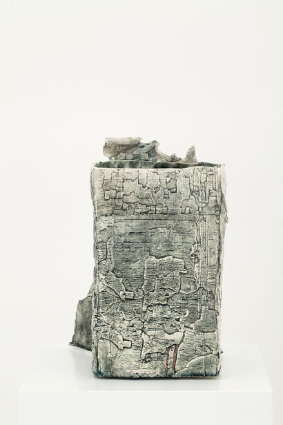 NO LOOSE ENDS FOR THE WIND" (2016)
Enamelled earthenware
Height : 11 in - Width : 9 1/16 in