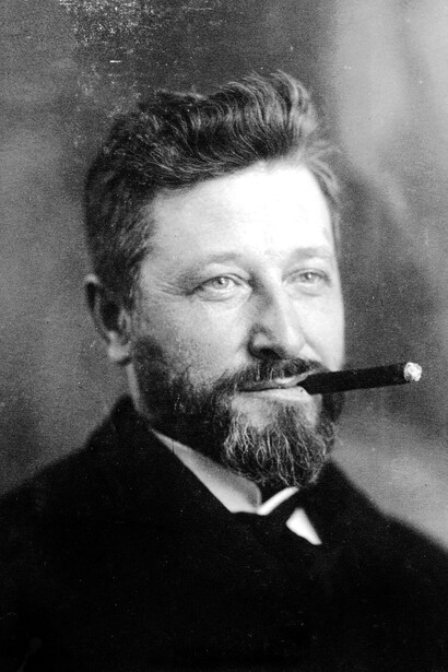 Dr Elmer R. Gates. Il a créé plus de 200 brevets utiles grâce à sa capacité à se mettre dans cet état vibratoire particulier que peut procurer le silence