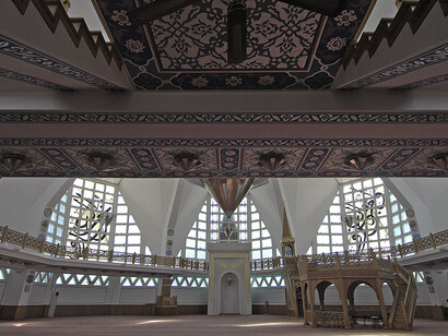 The Akçakoca Central Mosque serves both as a place of worship and a community hub in Düzce, Turkey