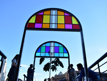 Daniel Buren. Courtesy of Museo de Arte Moderno de Bogotá