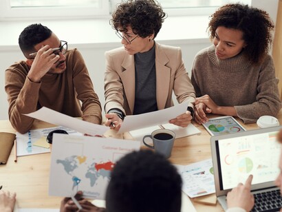 Leadership. Le grandi multinazionali, e spesso, realtà industriali di medio e piccolo livello, sembrano essere ferme ad una concezione gregaristica dei follower e patronale del leader